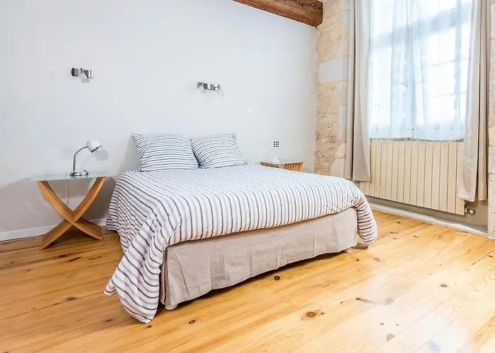 Chambres D'hotes Le Relais Des Remparts Konukevi Rions